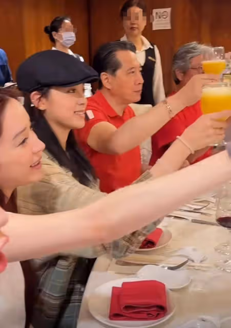 喜上加喜!歐陽妮妮選擇在媽媽62歲生日那天登記結婚,被曝已懷孕