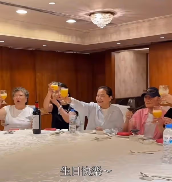 喜上加喜!歐陽妮妮選擇在媽媽62歲生日那天登記結婚,被曝已懷孕