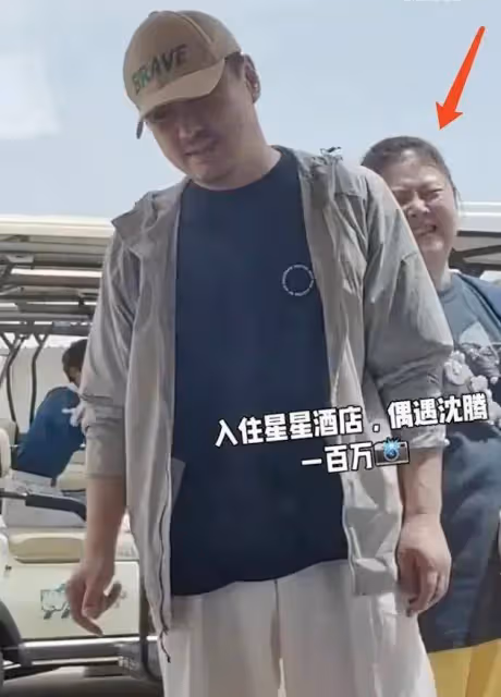 網友偶遇沈騰夫婦外出,王琦身材發福太搶鏡,夫妻真實狀態曝光