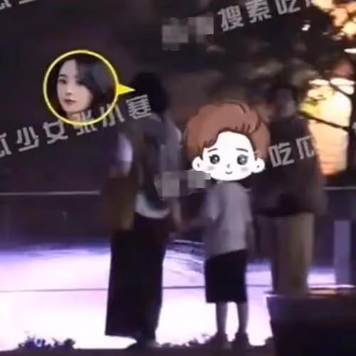 趙麗穎帶想想與父母聚餐,母子牽手看噴泉溫馨幸福