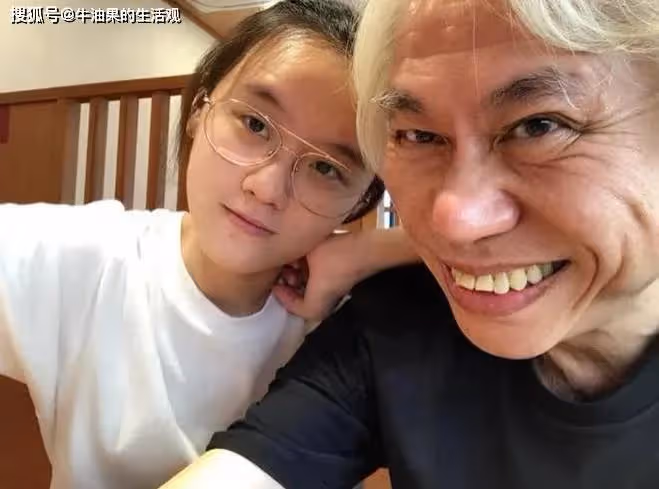爺孫戀林靖恩徹底瘋癲，與流浪漢打成一片，眼神渙散精神失常