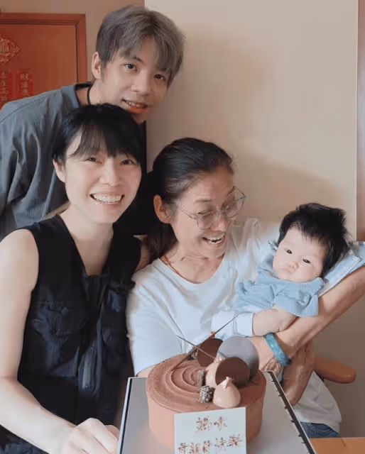 66歲TVB前武打女星曬孫女照,曾演經典角色被觀眾批評顏值不夠,被稱為「女版成龍」