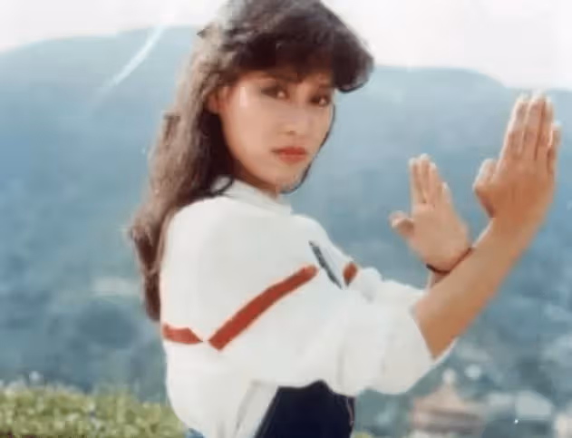 66歲TVB前武打女星曬孫女照,曾演經典角色被觀眾批評顏值不夠,被稱為「女版成龍」