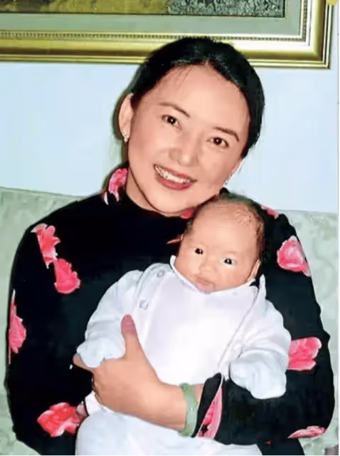 香港知名女星前夫橫死,丈夫曾入獄,女兒被嘲唐氏兒,曾遭受校園霸凌躲廁所吃飯