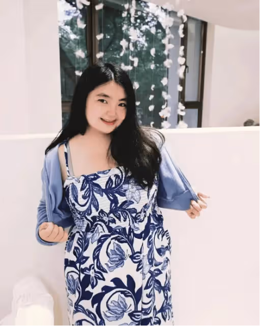 香港知名女星前夫橫死,丈夫曾入獄,女兒被嘲唐氏兒,曾遭受校園霸凌躲廁所吃飯