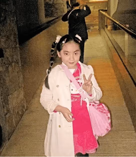 香港知名女星前夫橫死,丈夫曾入獄,女兒被嘲唐氏兒,曾遭受校園霸凌躲廁所吃飯