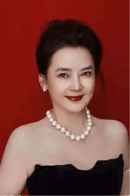 香港知名女星前夫橫死,丈夫曾入獄,女兒被嘲唐氏兒,曾遭受校園霸凌躲廁所吃飯