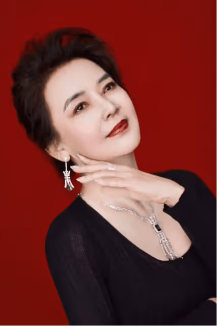 香港知名女星前夫橫死,丈夫曾入獄,女兒被嘲唐氏兒,曾遭受校園霸凌躲廁所吃飯
