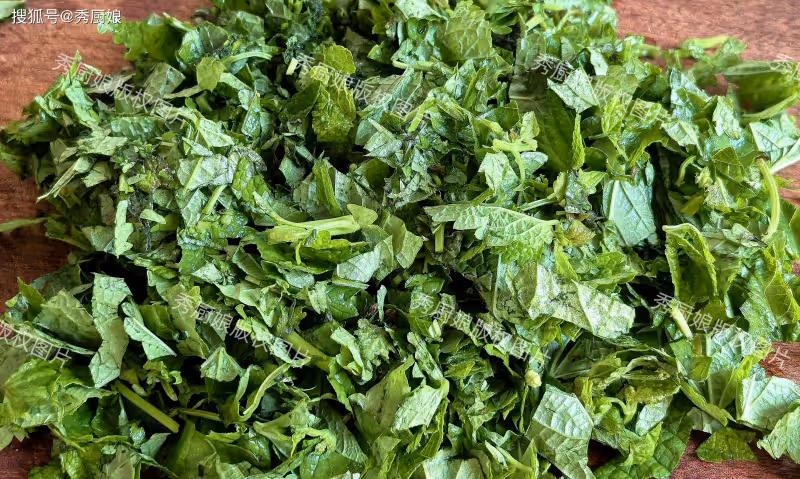 夏天這菜使勁吃,一解暑、二化濕、三抗菌、四通便,可惜常被當草