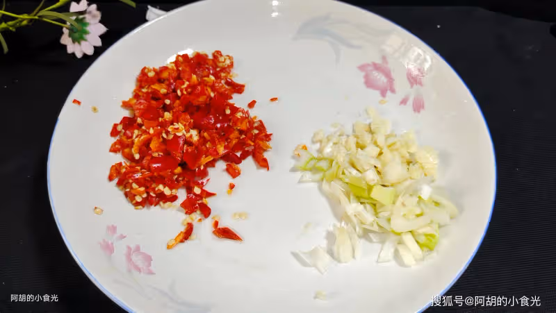 豆角原來和它絕配,三伏天吃准沒錯!大火炒才夠味,一口驚艷味蕾、下飯力十足