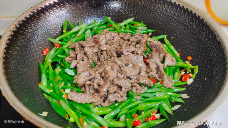 豆角原來和它絕配,三伏天吃准沒錯!大火炒才夠味,一口驚艷味蕾、下飯力十足