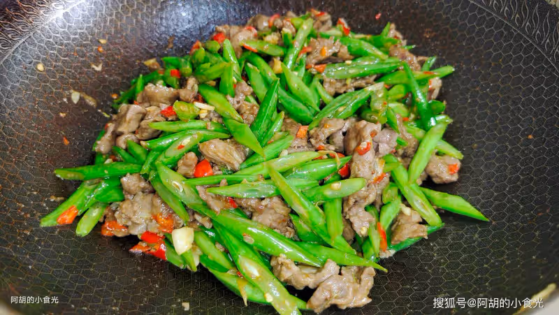 豆角原來和它絕配,三伏天吃准沒錯!大火炒才夠味,一口驚艷味蕾、下飯力十足