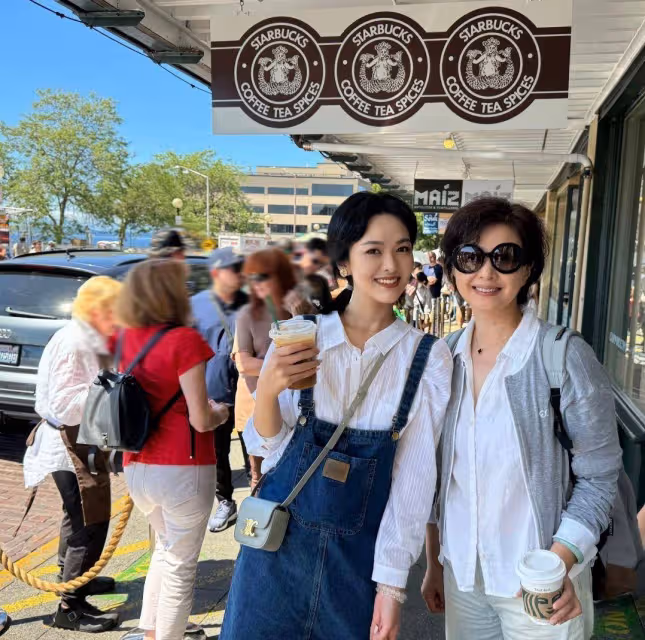 《梅花烙》蘭馨公主扮演者魯文西雅圖旅遊,母女同框似姐妹都很美