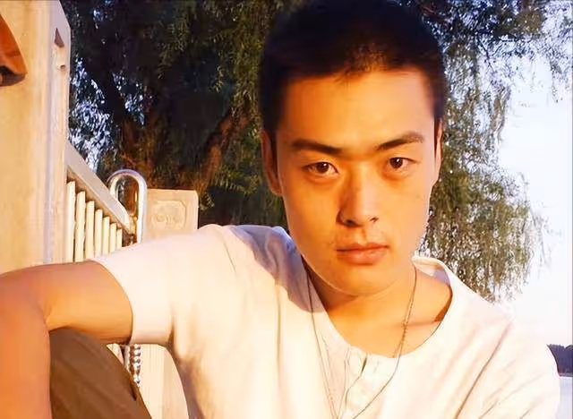 演員張桐:留學時窮得吃狗糧,曾多次自殺未遂,女友陪他走出低谷
