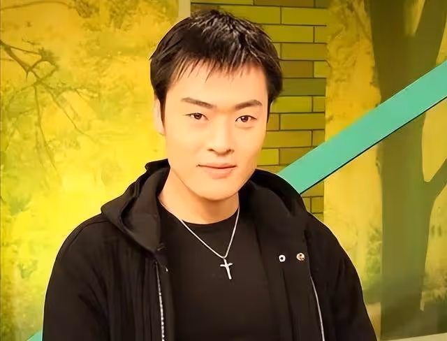 演員張桐:留學時窮得吃狗糧,曾多次自殺未遂,女友陪他走出低谷