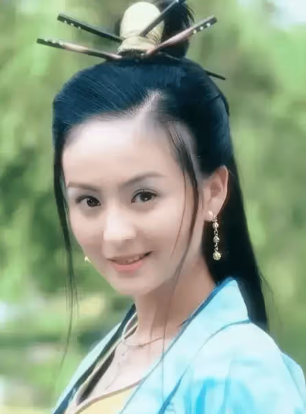 「最乾淨女演員」被富商苦追10年才嫁,如今和女兒被寵如寶