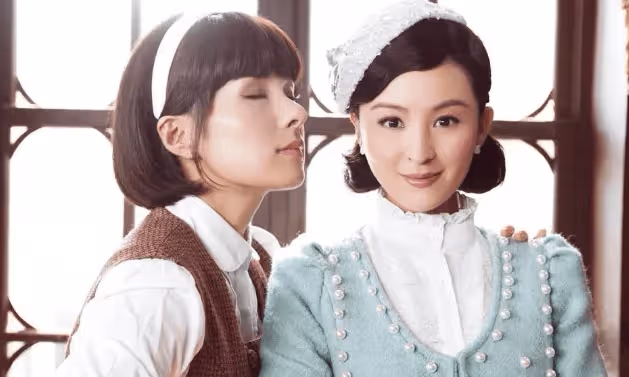 「最乾淨女演員」被富商苦追10年才嫁,如今和女兒被寵如寶