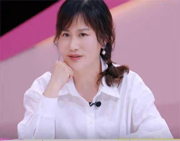 開30萬的車,看一下盧昱曉父親的收入,醫生也看不起娛樂圈的亂