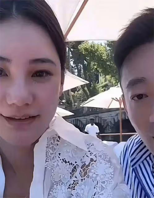 笑不活了,Mandy直播美顏突然掉線了,汪小菲的反應太真實!