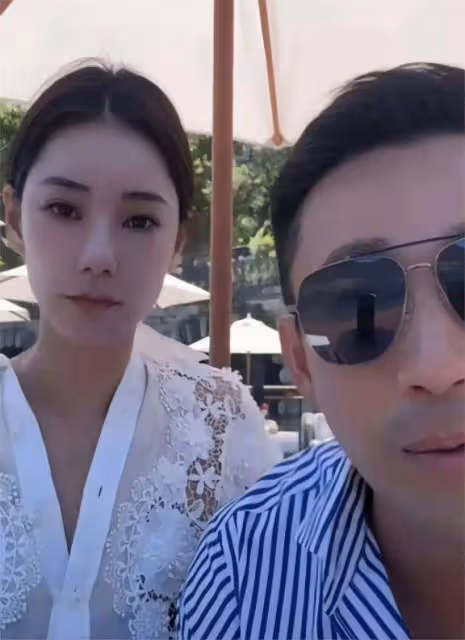 笑不活了,Mandy直播美顏突然掉線了,汪小菲的反應太真實!
