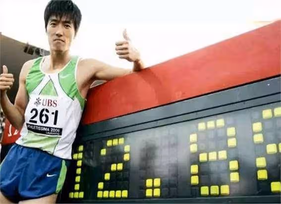 中國體壇的5位明星,李娜算一個,李寧和鄧亞萍居然沒夠上邊