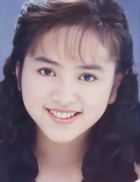 59歲郭富城滿臉褶子,37歲方媛恨天高配白絲襪,兩人差距明顯