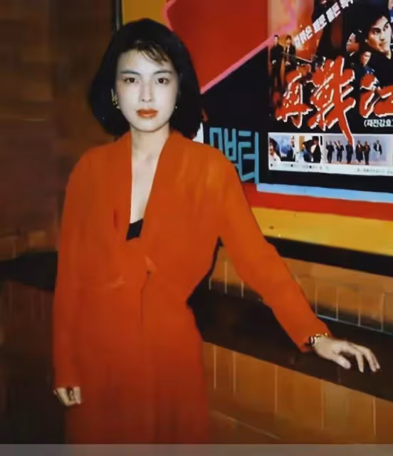 59歲郭富城滿臉褶子，37歲方媛恨天高配白絲襪，兩人差距明顯