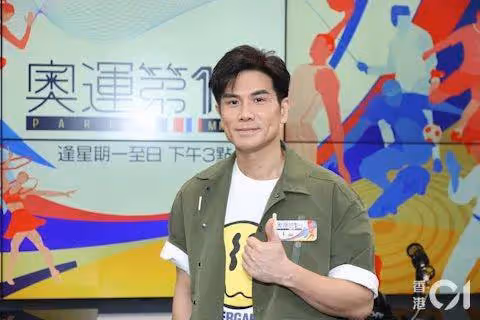 46歲男星懶理被批用老人手機殼,力撐舊愛鍾嘉欣開演唱會:始終都是朋友