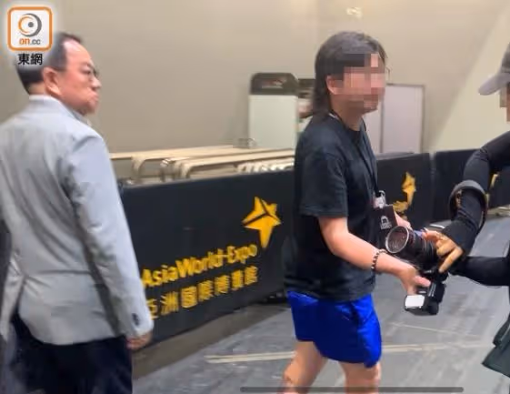 43歲TVB女星再爆與另一成熟男逛街!疑離過婚女兒曾亮相央視節目