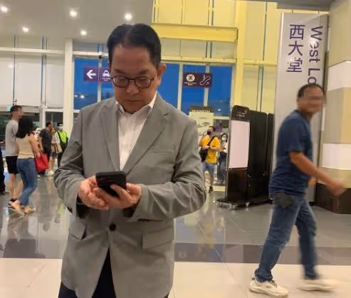 43歲TVB女星再爆與另一成熟男逛街!疑離過婚女兒曾亮相央視節目