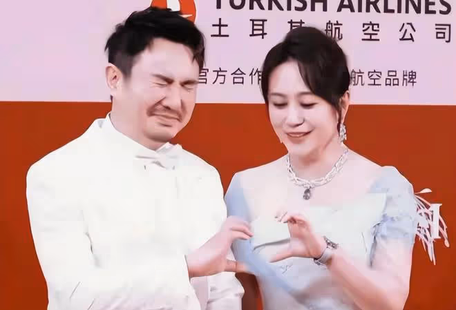 《抓娃娃》票房衝破18億,沈騰仍舊被罵,CP粉絲心疼馬麗