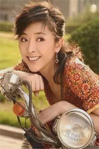 「傻姑」黃小蕾:拒絕杜淳追求,倒追大張偉,38天閃婚閃孕