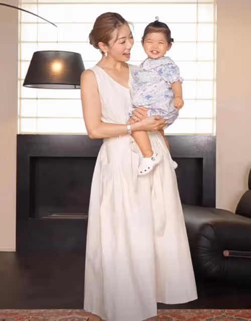 程曉玥曬與女兒合照,胖豆抱著媽媽笑彎了眼,吳千語被萌化了
