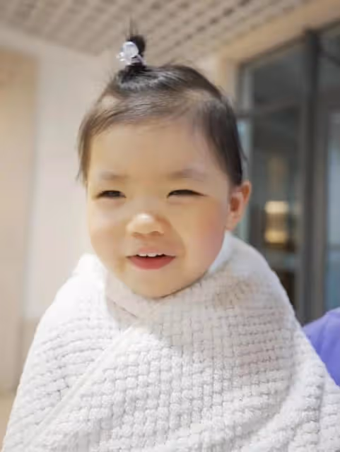 程曉玥曬與女兒合照,胖豆抱著媽媽笑彎了眼,吳千語被萌化了