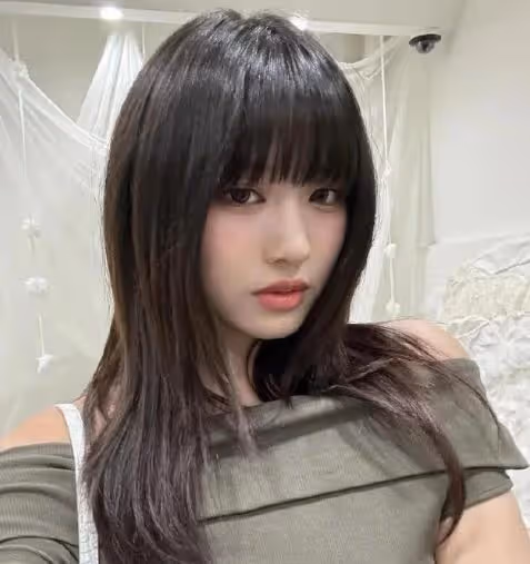 汪峰父女日本度假,18歲小蘋果長漂亮被店員偷瞄,二女兒疑露面