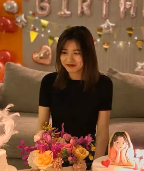 汪峰父女日本度假,18歲小蘋果長漂亮被店員偷瞄,二女兒疑露面