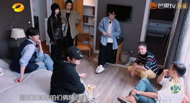 《中餐廳8》:分房事件虞書欣機靈,黃曉明上熱搜了