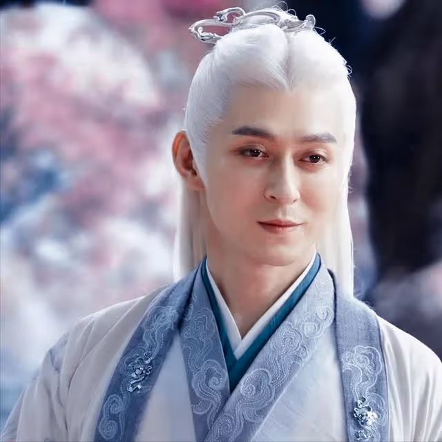 她是《少年白馬醉西風》中的李寒衣,自創「多情」劍法,柔情似水
