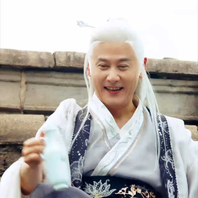 她是《少年白馬醉西風》中的李寒衣，自創「多情」劍法，柔情似水