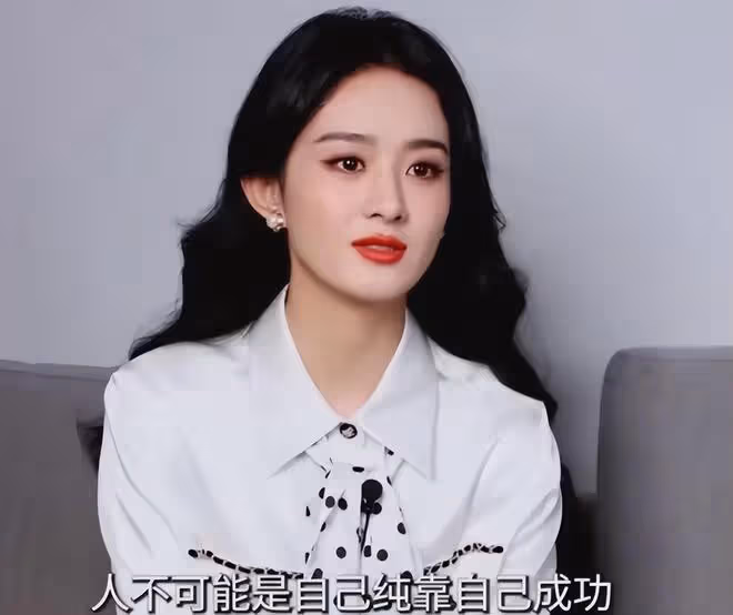 明哲保身,曝光率下降的趙麗穎,已經走上了另一條大道