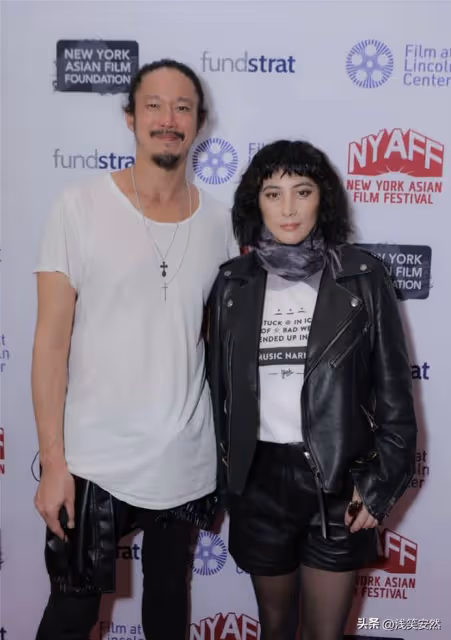 何超儀紐約偶遇謝霆鋒，合照私人醫生也在場，高大有型不輸謝霆鋒