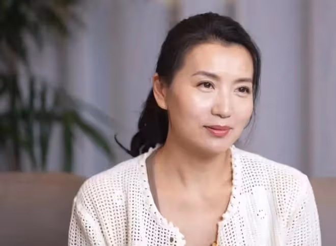 44歲陳好和33歲金晨同框,自然臉和科技臉區別一目了然