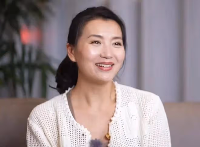 44歲陳好和33歲金晨同框,自然臉和科技臉區別一目了然
