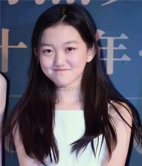 李嫣術後首露面，第四次手術後自信美麗，王菲眼神疲憊憔悴太多！