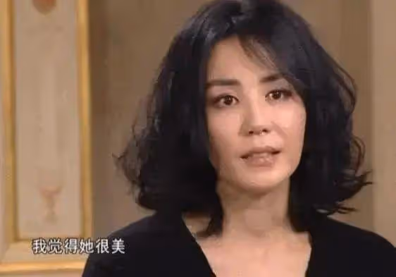 李嫣術後首露面，第四次手術後自信美麗，王菲眼神疲憊憔悴太多！