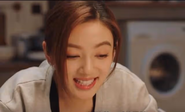 你比星光美麗：蘇之舟學成歸國，栗儷攜龍鳳胎機場迎接