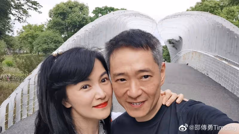 TVB前男星邵傳勇近況曝光!瘦到兩頰凹陷被質疑患病,繼女已出道