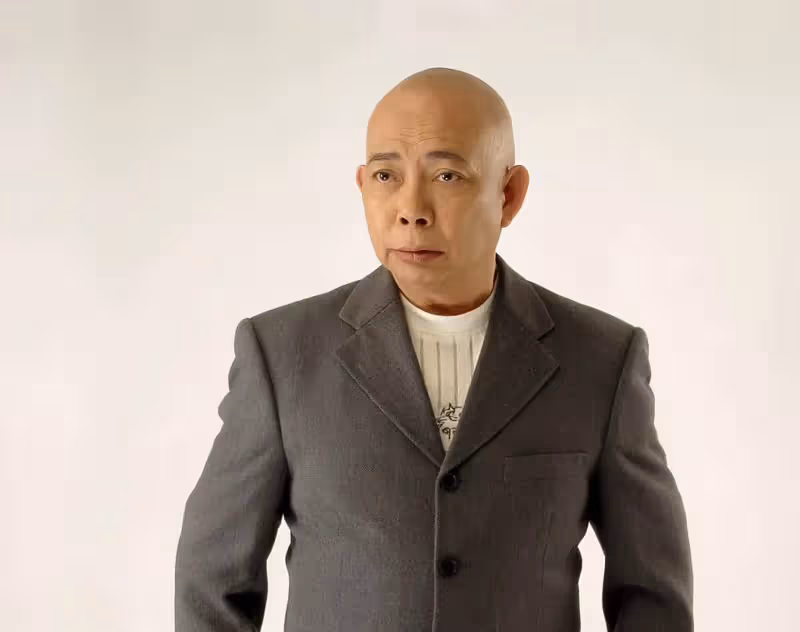 黃一飛82歲生日罕見露面,長胖50斤變滄桑,戴鴿子蛋大翡翠戒指