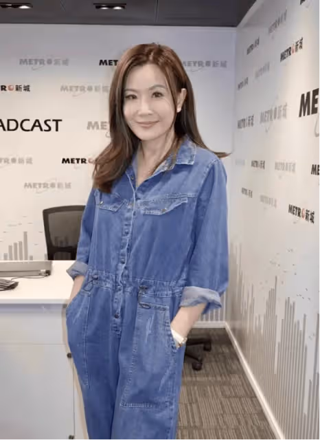 TVB前知名女星近照被網友懷疑懷孕,自曝單身超十年,如今內地帶貨風聲水起