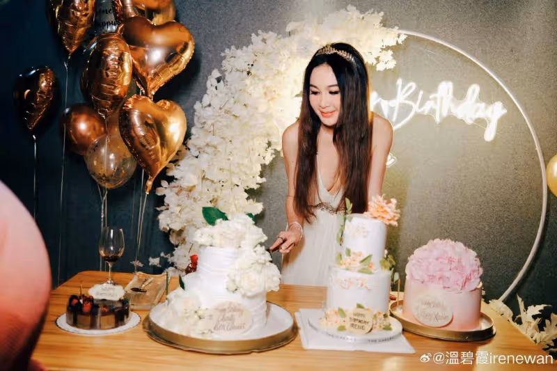 不老女神溫碧霞獲老公驚喜慶生!二人當眾親吻,被指似兩代人